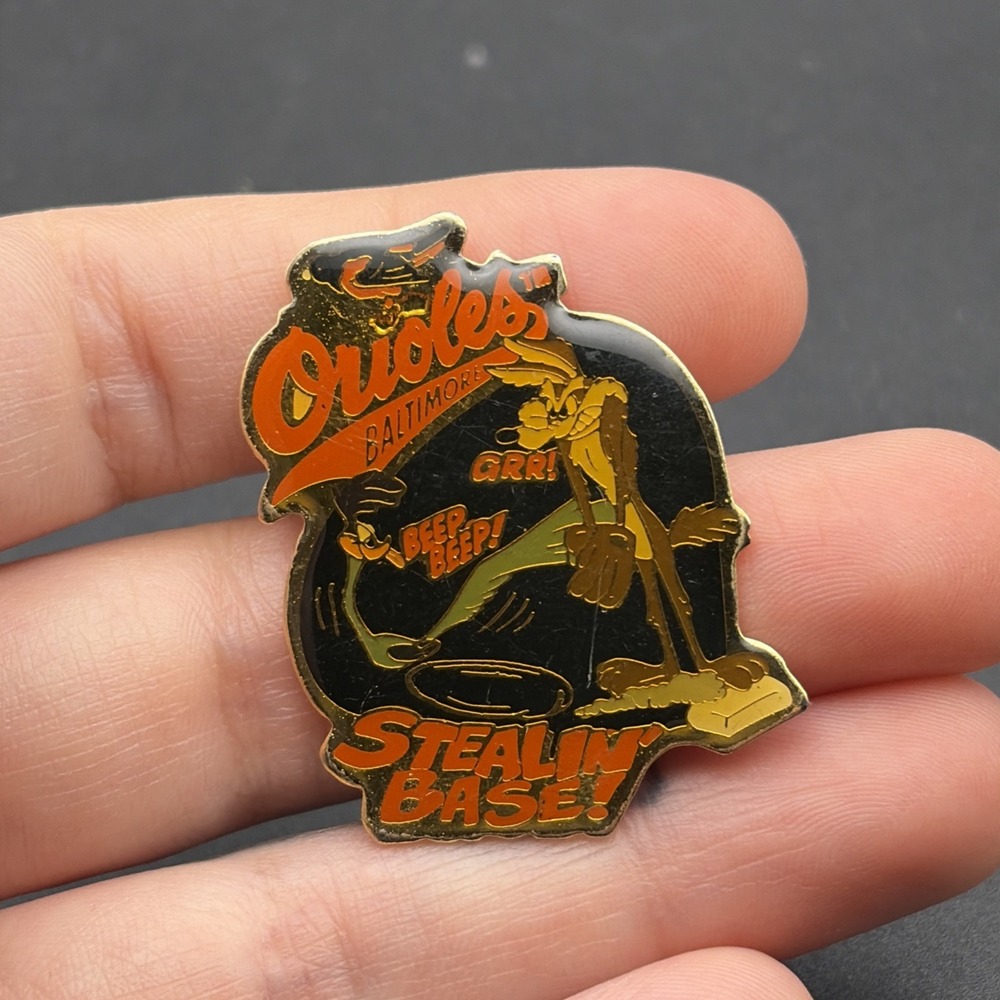 Baltimore‎ Orioles Looney Tunes Road Runner Wile E Coyote Baseball Lapel Hat Pin